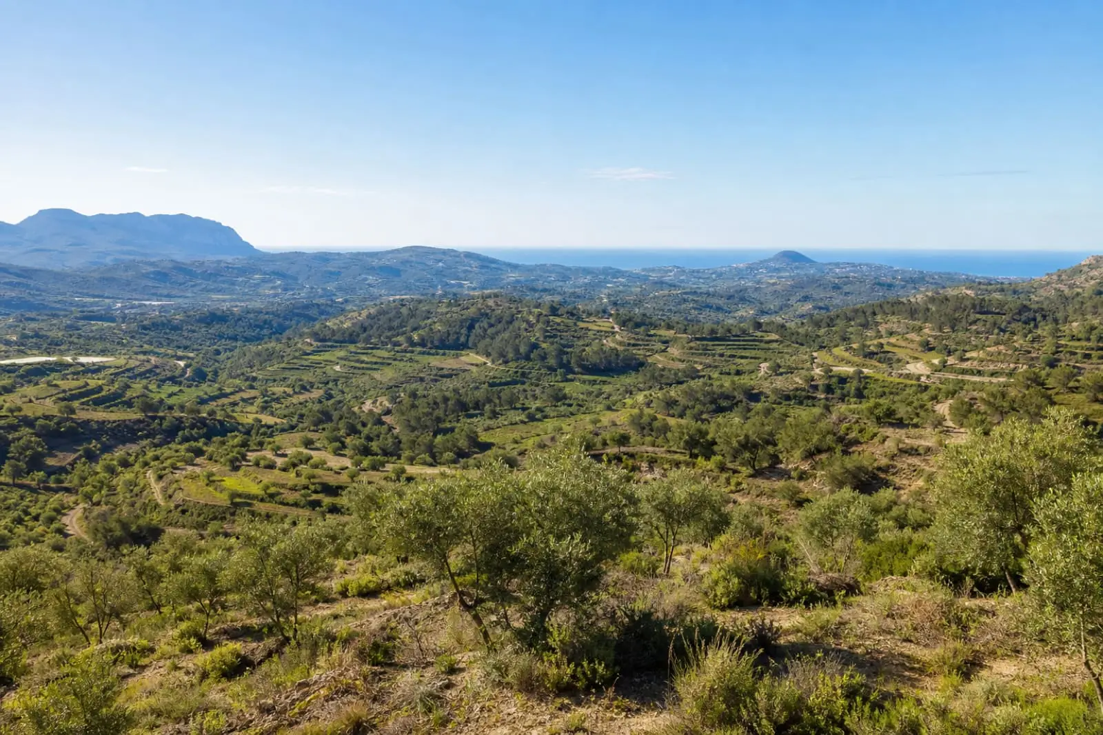 North-facing ridge plot with open valley views above Benissa